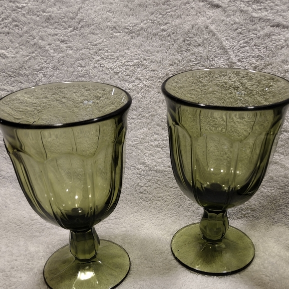 Set of 4 Green Glass Goblets - Picture 2 of 7